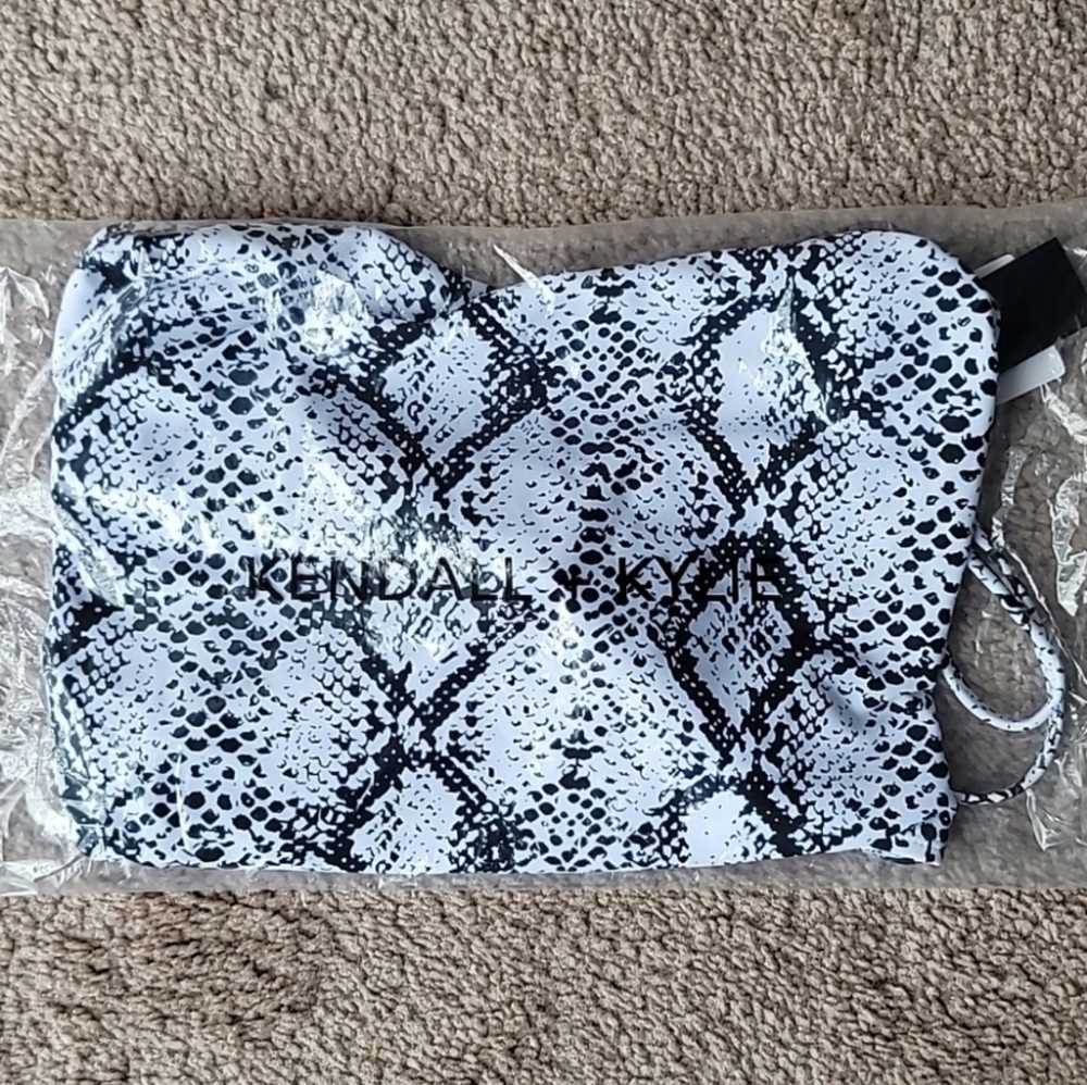 Kendall + Kylie NWT Snakeskin Print One-Piece Swimsuit Size Small In White/Black - Picture 12 of 13